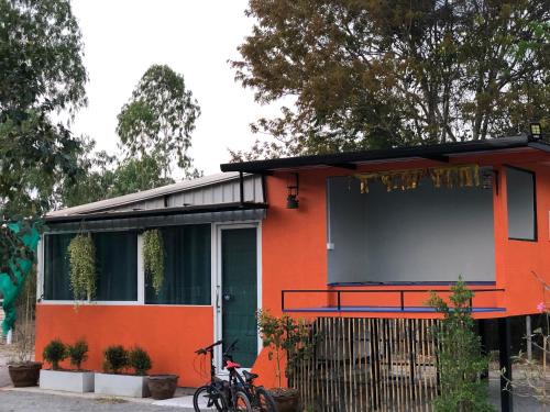 Chom Bueng House | บ้านพักธรรมสิงห์ทองราชบุรี (บ้านกุลริศา)