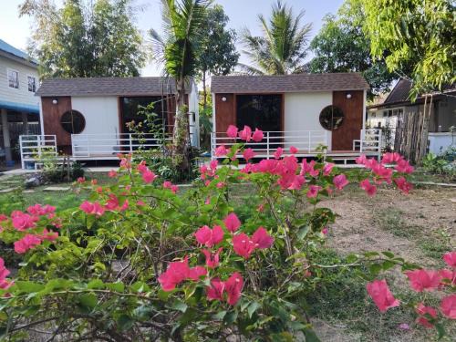 Nong Khai Ski Chalet | บ้านวสุธันย์ฟูจิมินิมอล