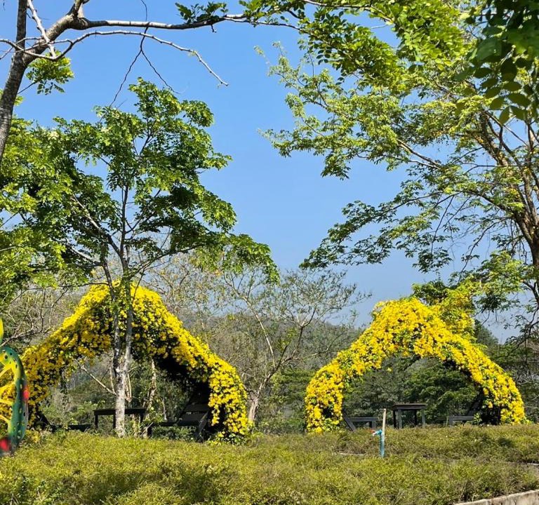 Mae Kon House | บ้านไร่ ปลายนา by 2Someplace