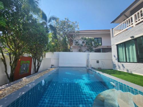 Central Pattaya Villa | 长住优惠房-芭提雅市中心4间卧室泳池别墅好莱坞Hollywood旁