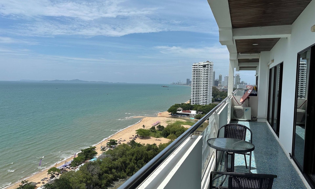 Na Chom Thian Condo | 180 sqm, 3 bedroom condo with amazing oceanfront view!