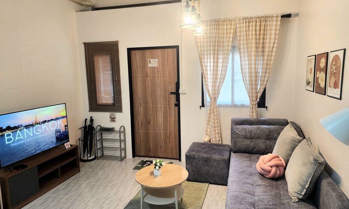Yan Nawa House | 2BR 3-Story Home, Walk to BTS and Sathorn Pier, Free Netflix