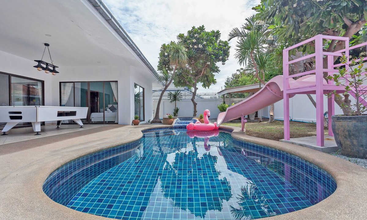 Pratumnak Hill House | 3-bedroom house in awesome Pattaya City with AC comfort