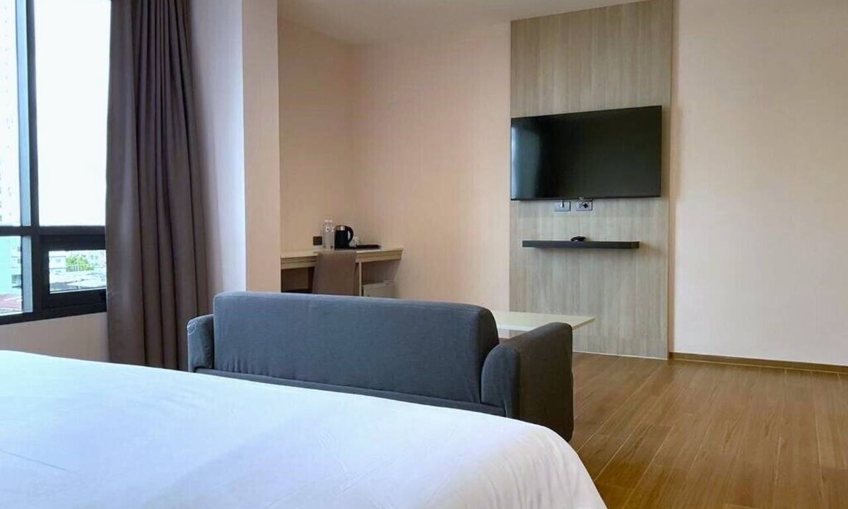 Bang Phlat Hotel | 35 Bow Hotel