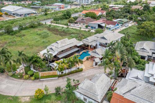 Nong Pla Lai Villa | 900 m² Villa ∙ 4 bedrooms ∙ 16 guests