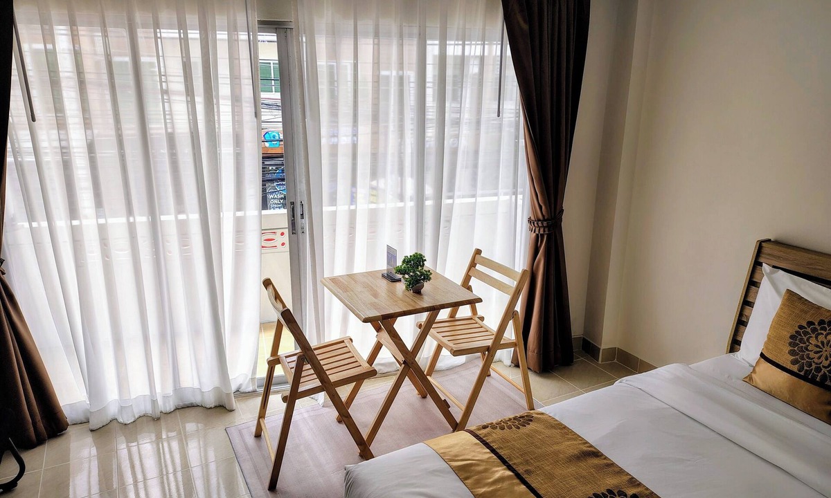 Pratumnak Hill Bed & Breakfast | Amai Pancakery and Residence