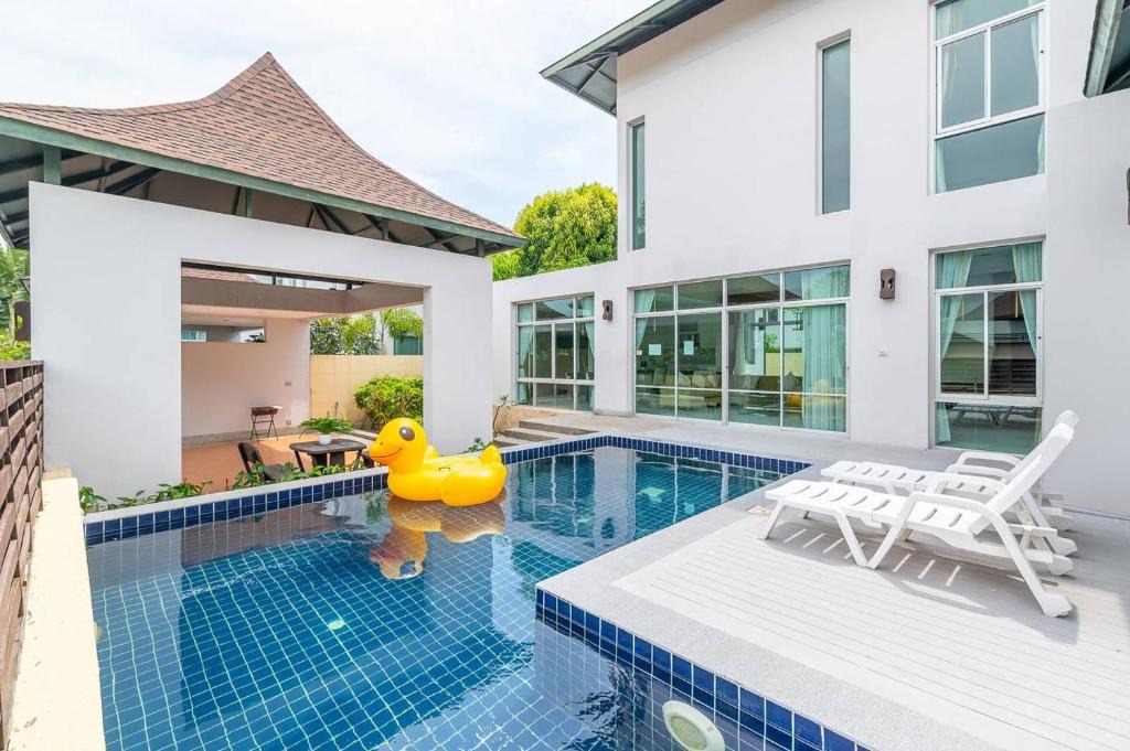 Na Chom Thian Villa | AnB-Glass House pool villa-3BR close to Jomtien beach