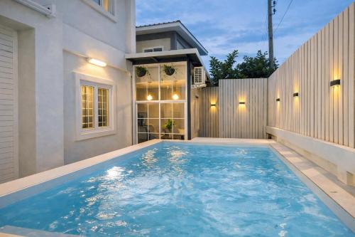 Warin Chamrap House | Baan Hug Ubon - Private Pool House - Pet Friendly