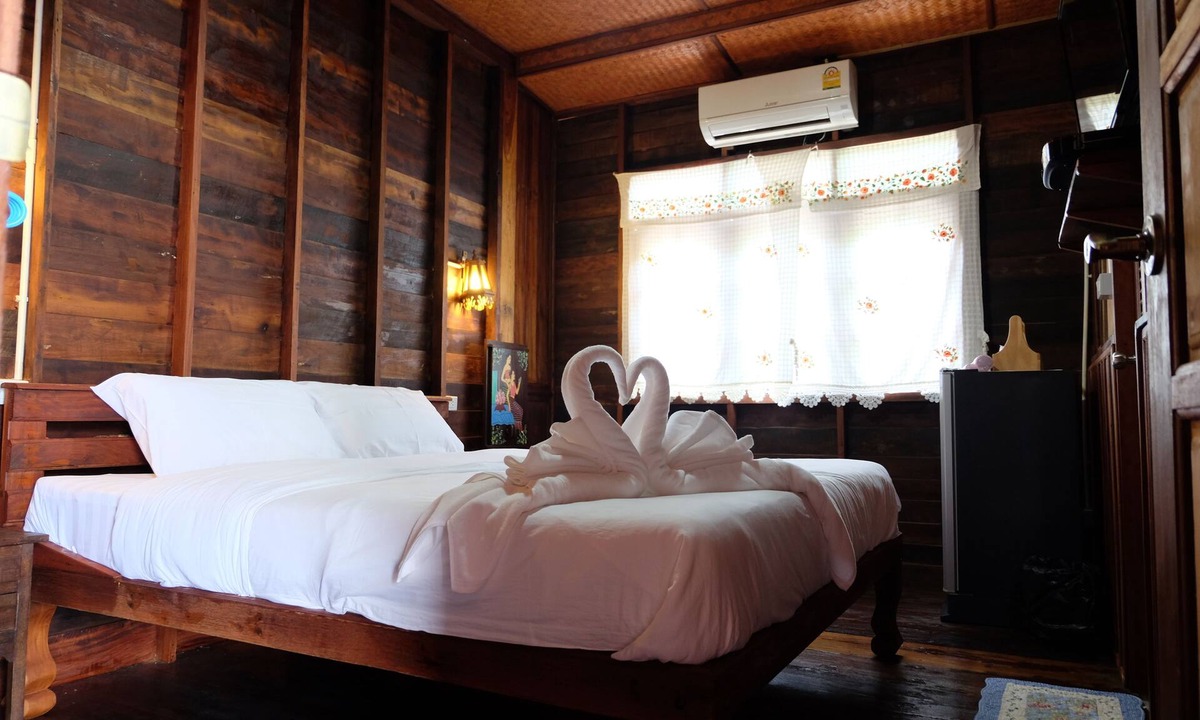 Ko Sichang House | Baan Kun Tuad Ko Si Chang