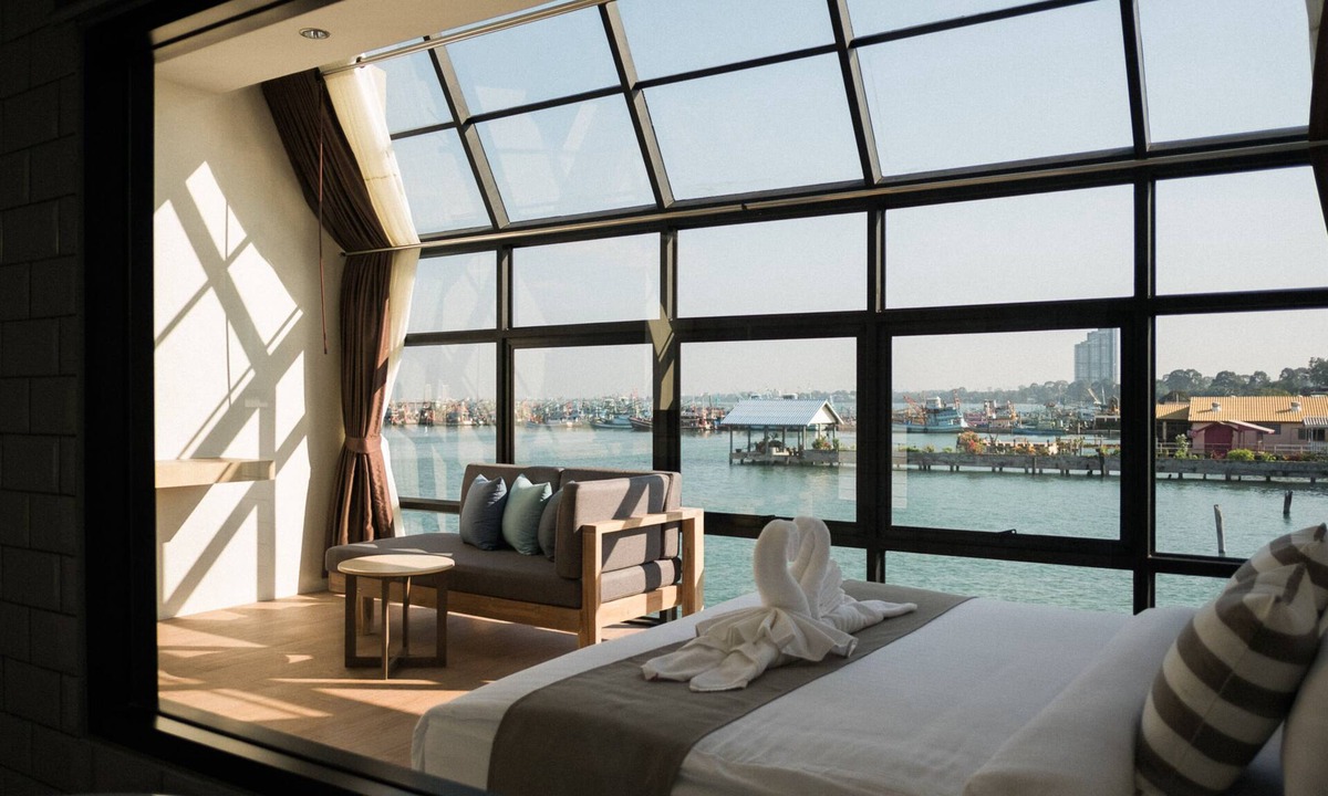 Bang Sare Hotel | Baan Tah On The Sea
