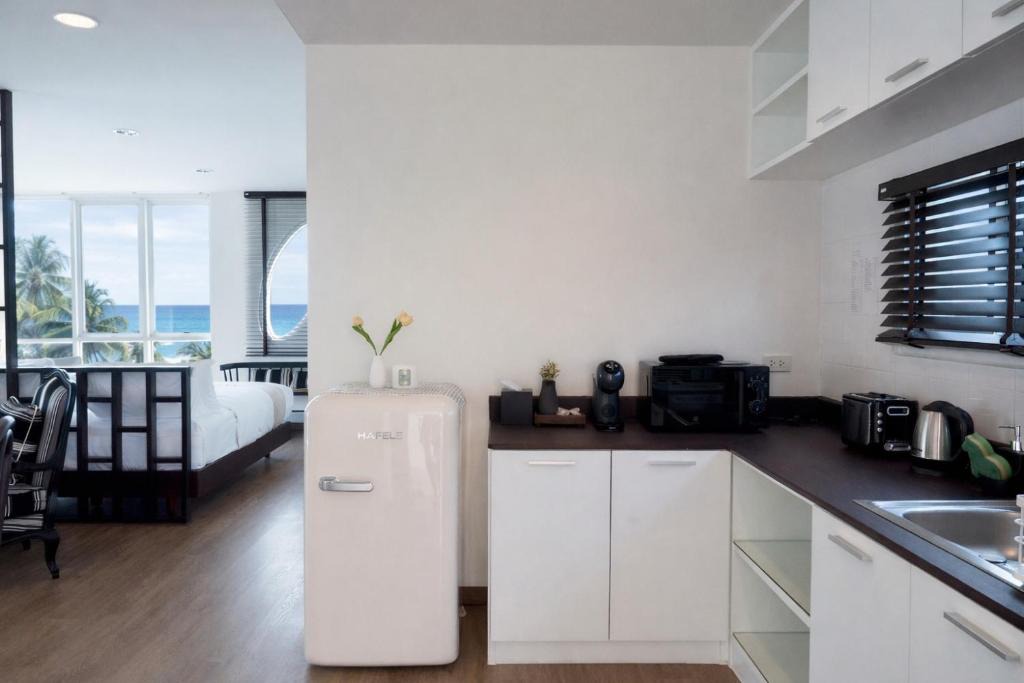 Ban Bang Saen Apartment | Beachfront 70 sqm Sea View Apartment FREE DISNEY PLUS