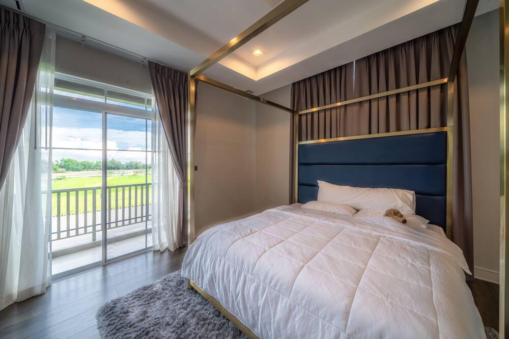 Rangsit House | Bloomsbury House Ramintra Luxury Family Big House