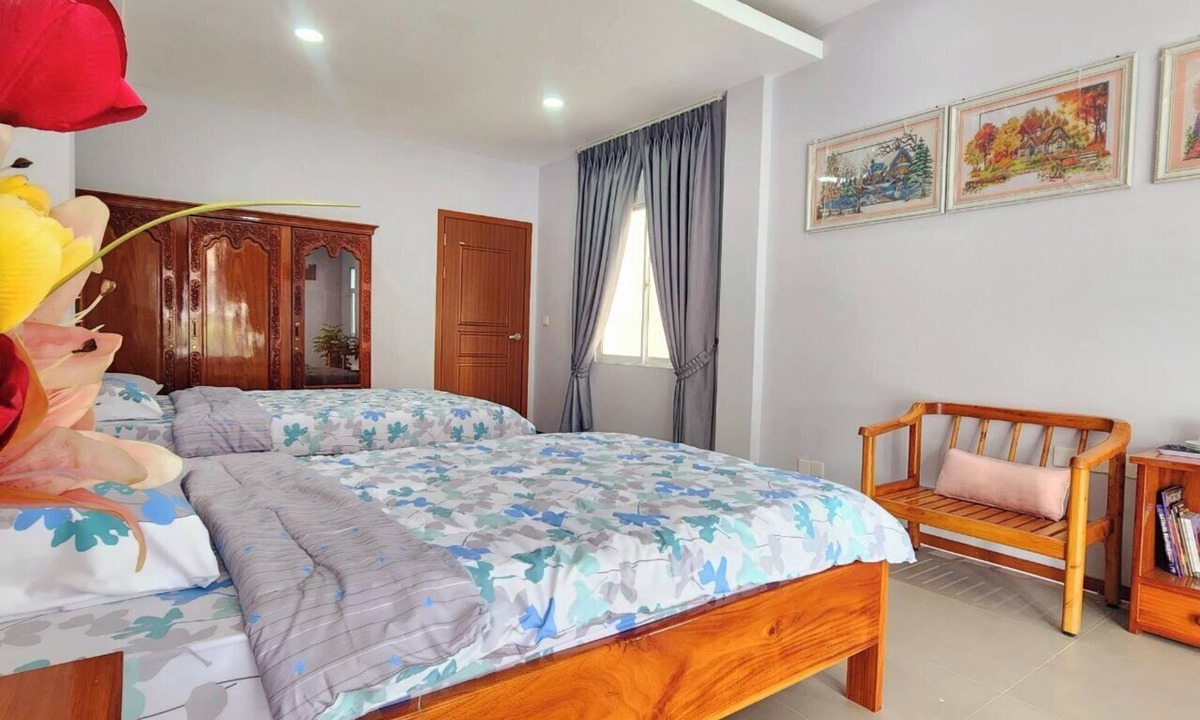 Chamkar Mon House | Bright 2BR House Central Phnom Penh Sleeps 4 Workspace Laundry