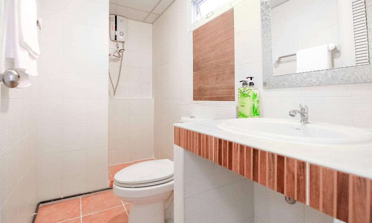 Chom Phon Hotel | Capital O 411 Grandview Condo 15