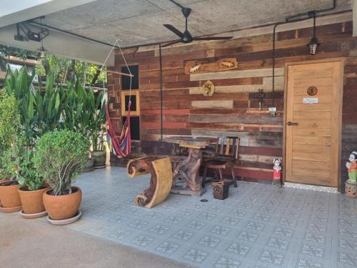 Tha Wang Tan Hotel | Chiang Ron