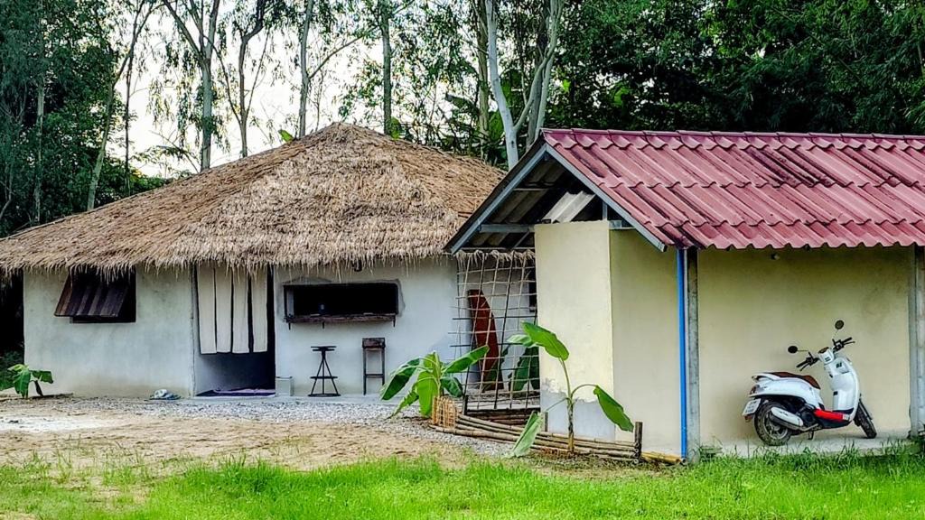 Si Kham Bed & Breakfast | ComeMoon Co-Living with nature and local eat
