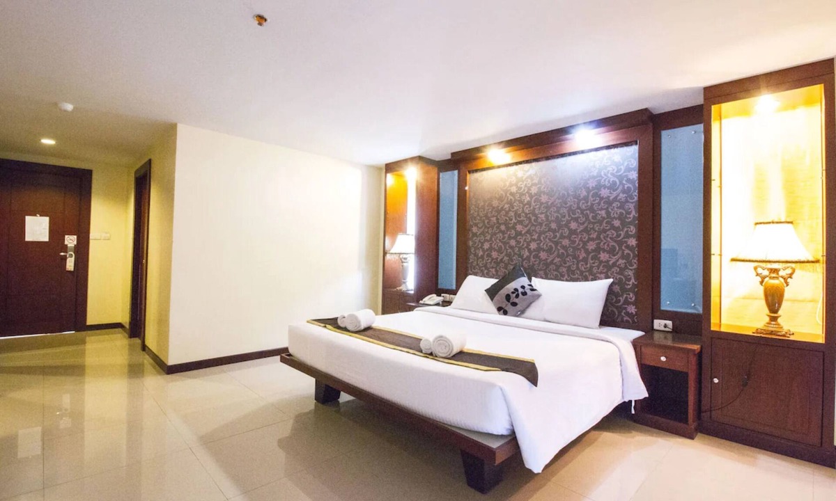 Bang Sao Thong Hotel | Convenient Grand Hotel by Zuzu