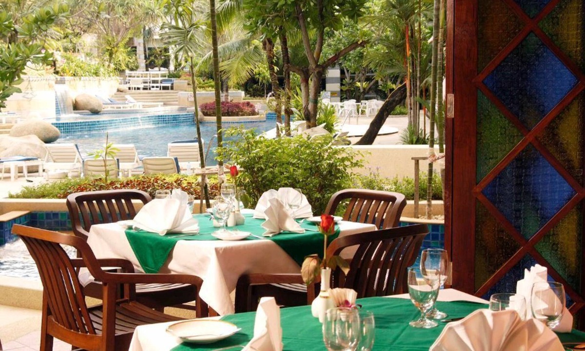 Patong Hotel | Deluxe Room #10, partial sea-view