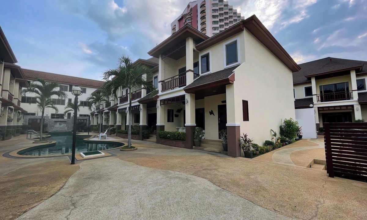 Cha-am House | Family-sized townhouse, a few minutes walk to Cha-am beach and restaurants.