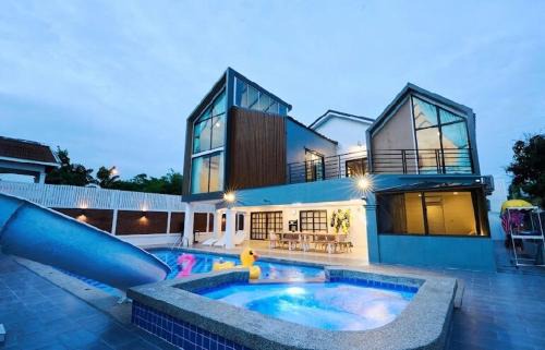 Nong Prue Villa | FUN r2 Villa, 20 People Max