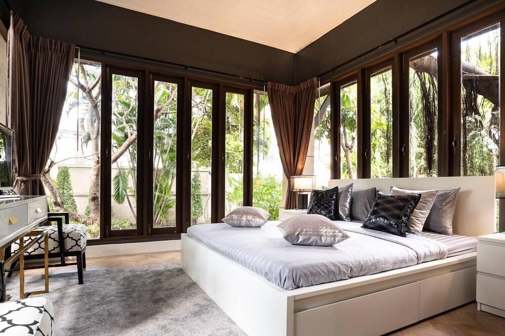 Khlong Tan Nuea House | Grand Resort Pool Villa in CENTER OF BANGKOK
