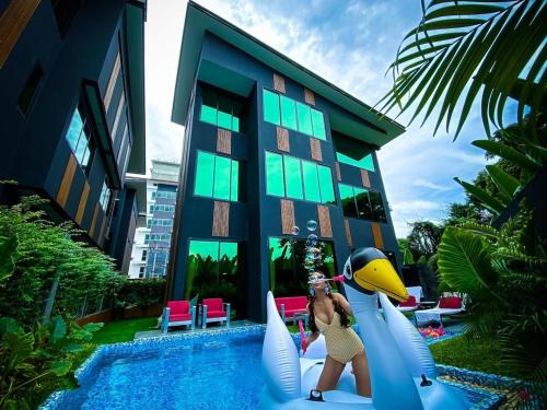 South Pattaya Villa | Gray Stone, Luxe Villa Jomtien