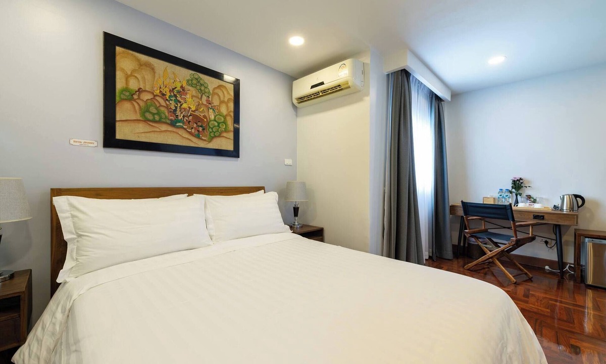 Bang Na House | Handcrafted comfort in a lavish tranquil space