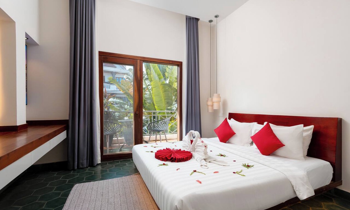 Downtown Siem Reap Apartment | Home-like Family/Group Stay in Three-Bedroom Suite- Near Pubstreet, Old Market