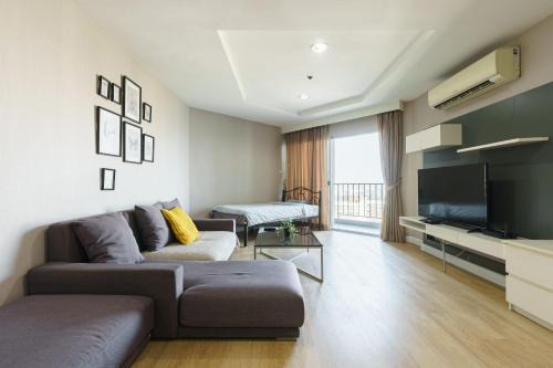 Rama 9 Apartment | Internet celebrity train night market swimming pool free WiFi mrt 100m
