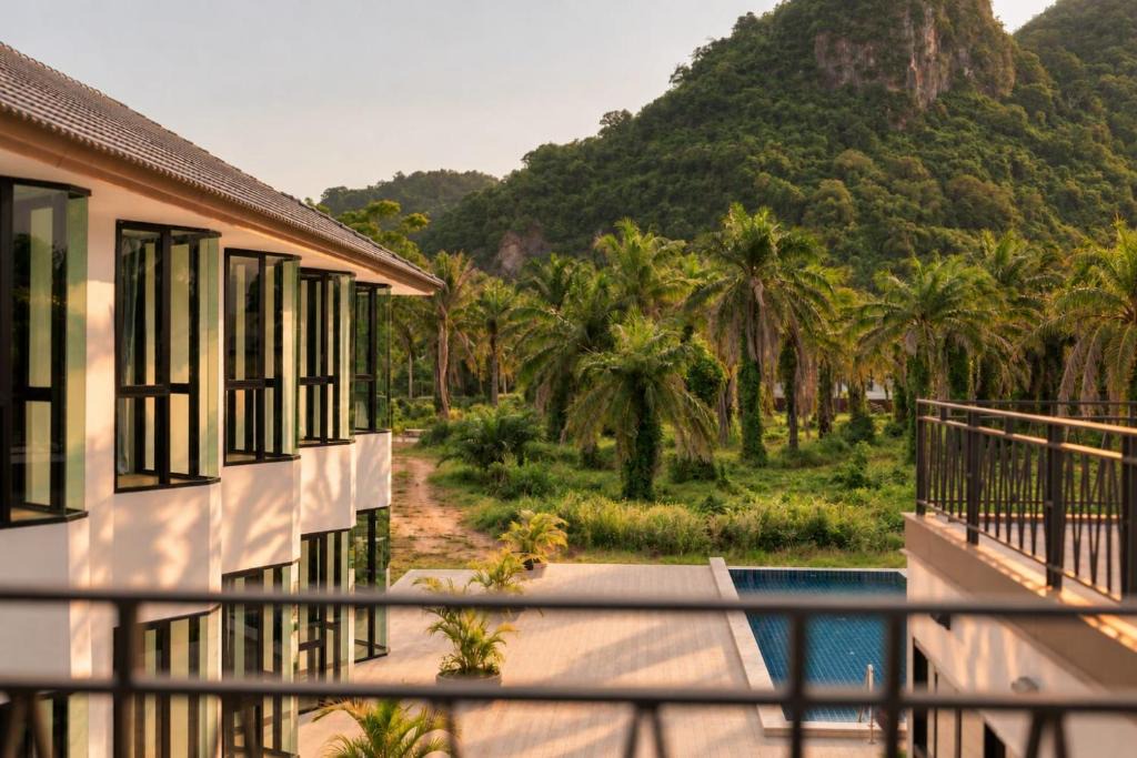 Lang Suan Hotel | Langsuan Pool & Spa Garden