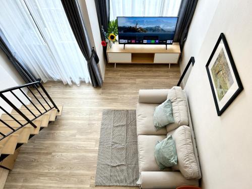 Khanna Yao Apartment | Lofts Fashion Island