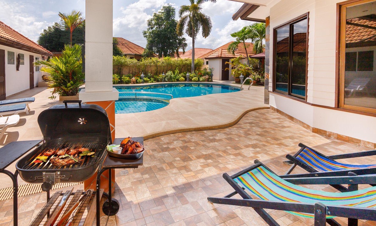 Nong Prue Villa | Luxurious Villa Pattaya Hill, minutes from town