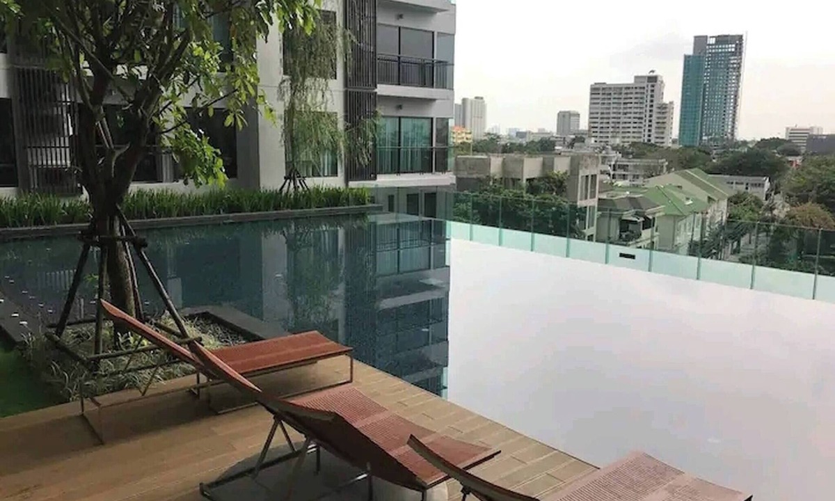 Sukhumvit Condo | Luxury Condo in Khlong Toei City Views & Skytrain Access