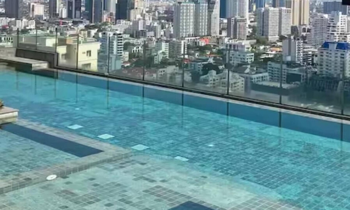 Khlong Tan Nuea Apartment | Luxury one bedroom condo, Rooftop Pool, EMQUARTIER bts, Free Airport pick up