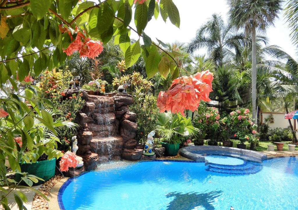 Nong Pla Lai Villa | Luxury Private Villa Near Pattaya Thailand