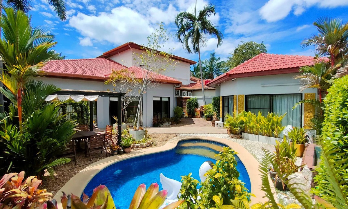 South Pattaya Villa | LUXURY VILLA WITH A VIEW OF TALAY, 400 M FROM THE BEACH - PATTAYA VACATION HOME