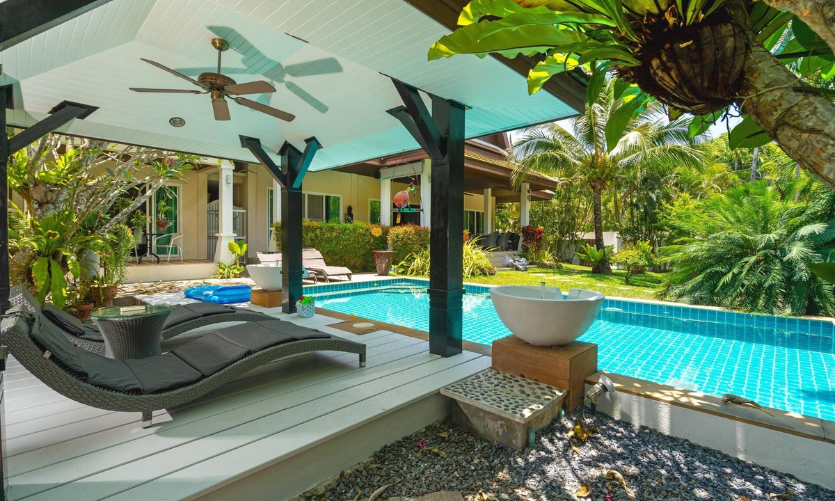 Rawai Villa | LUXURY VILLA WITH LARGE PRIVATE POOL - LARGE GARDEN - 3 BEDROOMS - 6/7 PEOPLE