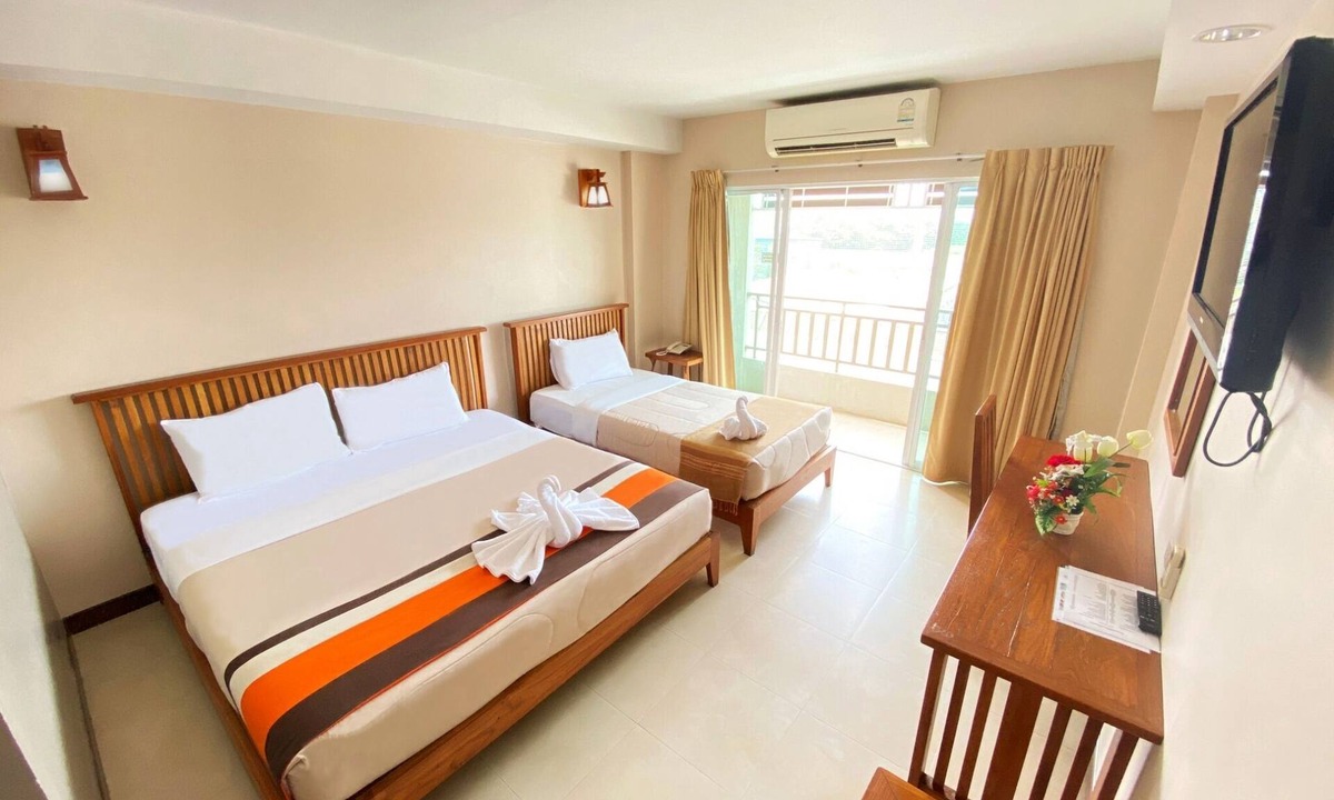 Nakhon Sawan Hotel | Maihom Resort Dechatiwong Bridge