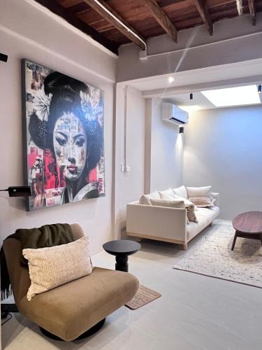 Bangkok Central Business District House | Mali Townhome near BTS Asok & Terminal 21