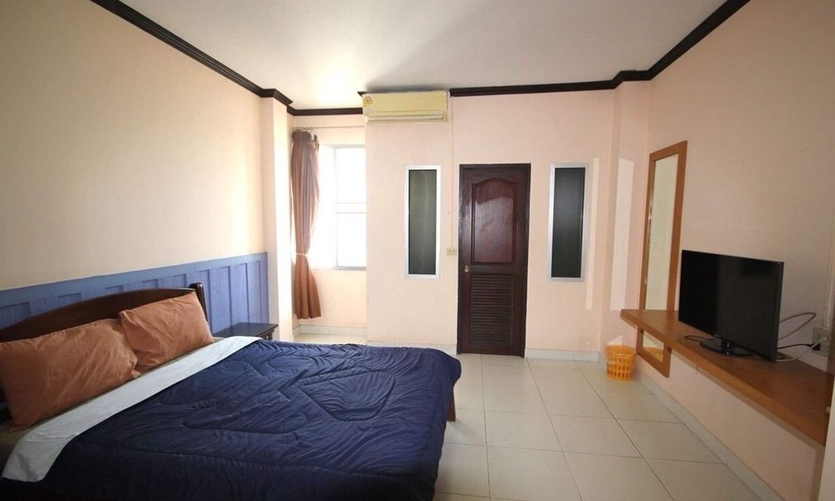 Phan Thong Hotel | Matini Amata
