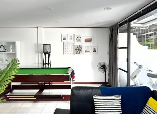 Samsen Nok Villa | MIQ HK16, Huay Kwang MRT, 3BR, Pool Table