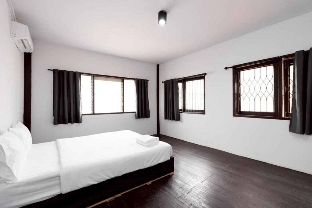 Wat Bowon Niwet Apartment | Mitr inn Khaosan tanow road
