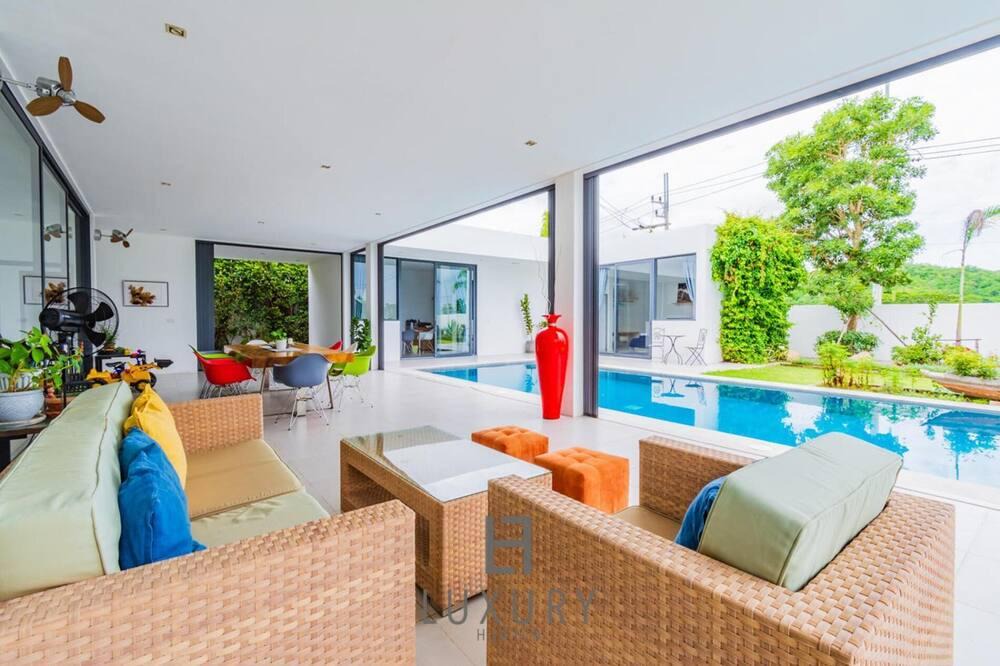 Hua Hin Villa | Modern 4 Bedroom Pool Villa in Resort! (LL110)