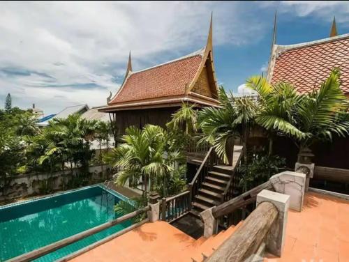 Central Pattaya Villa | Modern Thai Style Villa & Pool