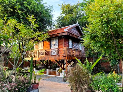Banteay Srei House | Moon & Shama - Vegan Homestay
