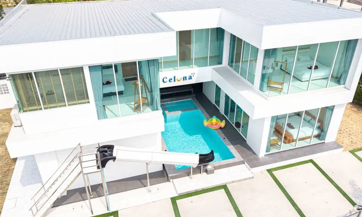 Na Chom Thian House | Na Jomtien 6BR Pool Villa · Karaoke & Games