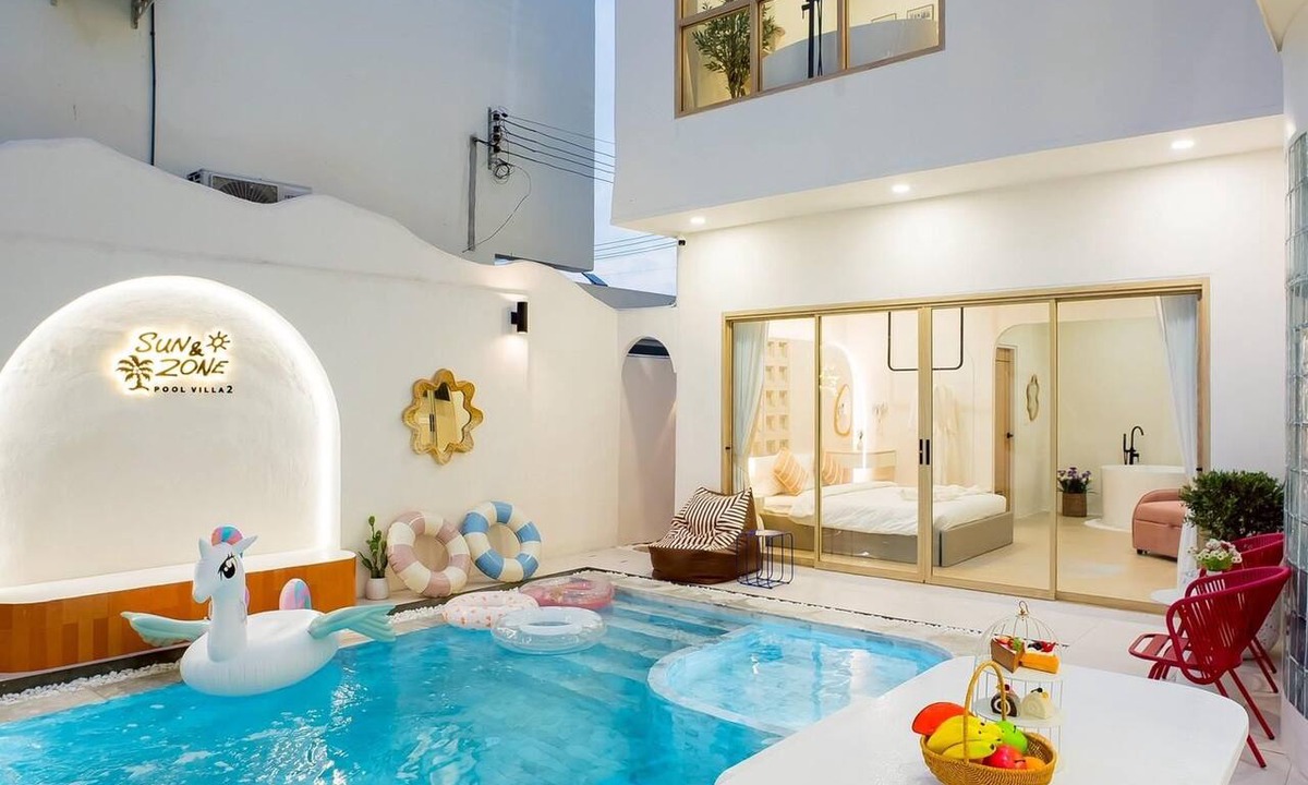 Na Chom Thian House | Na Jomtien Spacious 5BR Pool Villa · Karaoke & Games