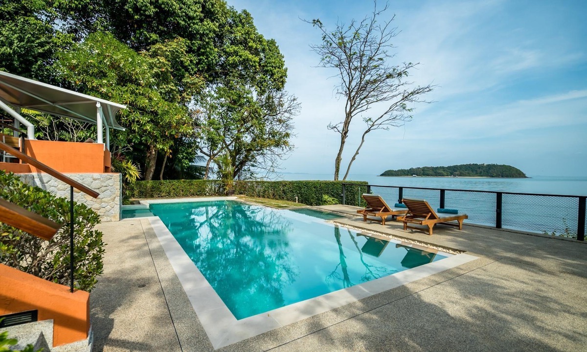 Wichit Villa | Nam Bo - Oceanfront pool villa with maid & cook