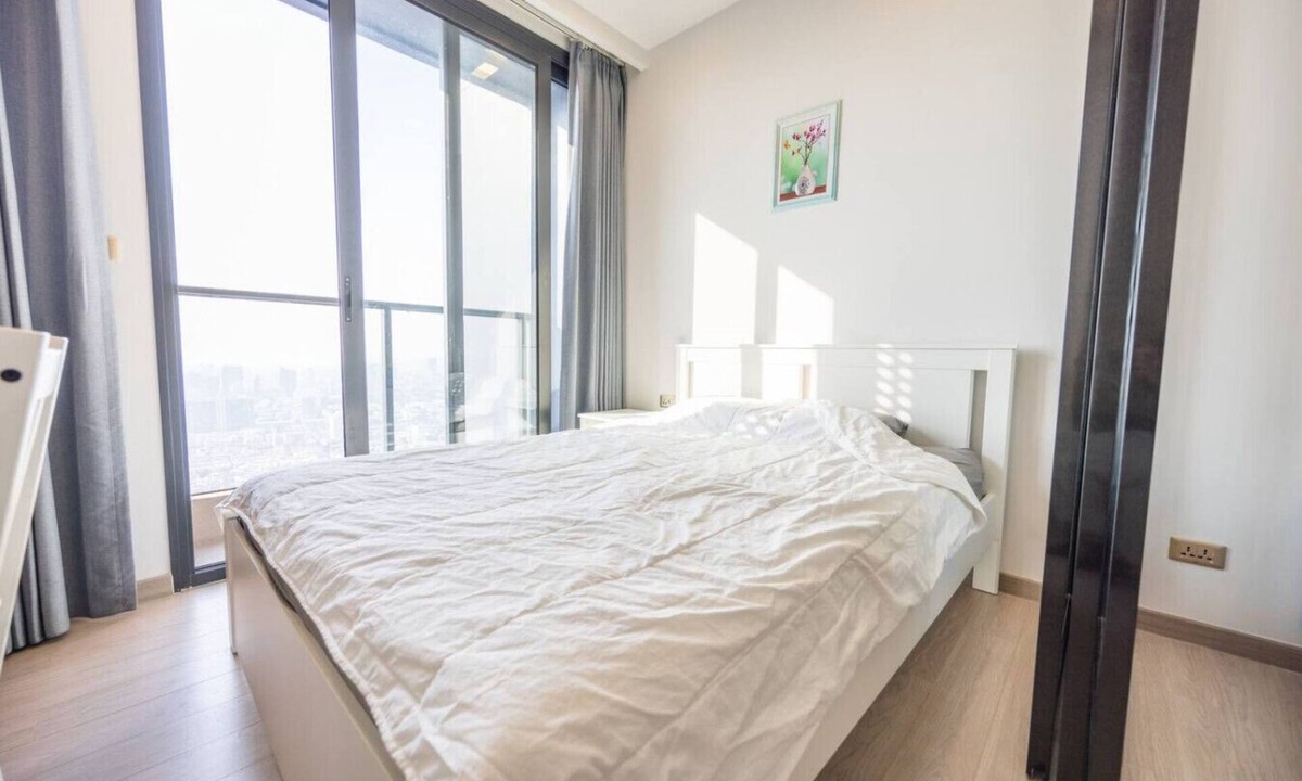 Rama 9 Apartment | Near RCA Nightlife District, with Gym, Pool & Game Room 5m walk to MRT