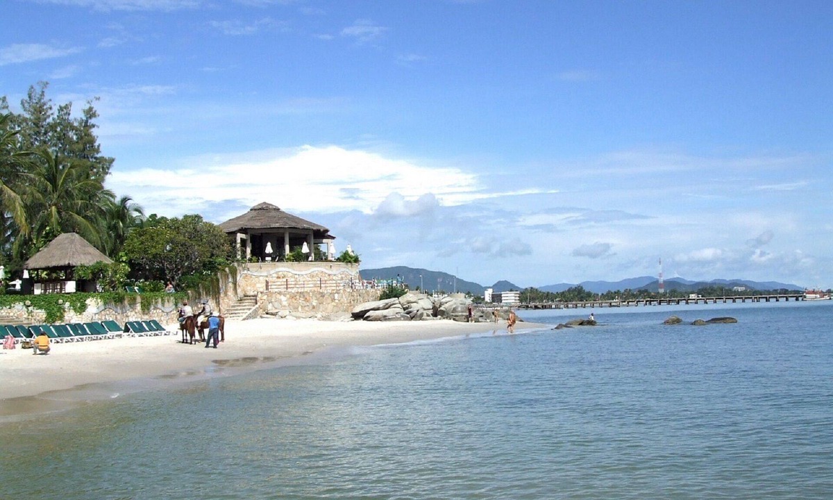 Hua Hin Condo | Newly renovated 2-bedroom, 84sqm in heart of town and close to beach